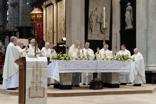 31 gennaio 2013 - Peregrinazione statua di Don Bosco: eucaristia presieduta da mons. Luc Van Looy, sdb, affiancato da mons. Johan Bonny, vescovo di Antwerpen, mons. Jozef De Kesel vescovo di Bruges, mons. Adrian Van Luyn, sdb, vescovo emerito di Rotterdam.
