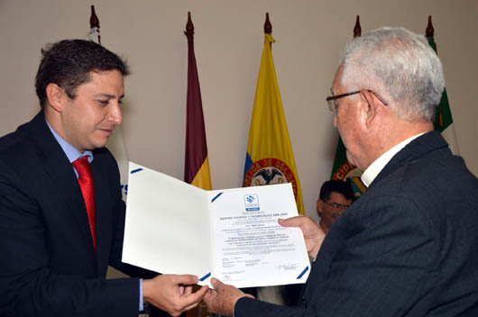 Cerimonia di consegna dei certificati di qualit dellIstituto Colombiano per la Normativa Tecnica e la Certificazione (ICONTEC)al Centro Tecnico e Tecnologico San Jos.