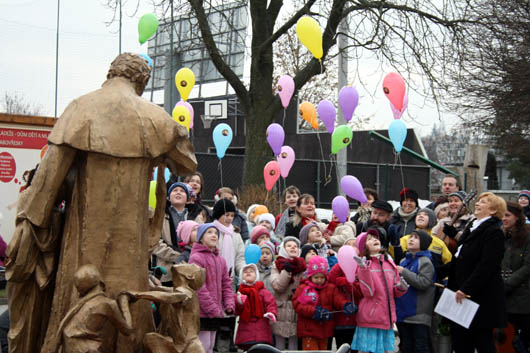 9 febbraio 2013 - La reliquia di S. Giovanni Bosco, custodita in una statua, in peregrinazione a Brno.