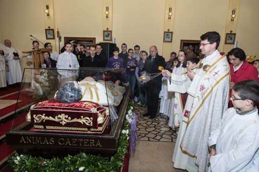 9 marzo 2013 - Peregrinazione dell`Urna di Don Bosco. Mladen Delilc, presiede la preghiera nella chiesa Sant`Anna.