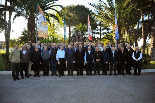 11 Aprile 2014  CG27: Don ngel Fernndez Artime, Rettor Maggiore, insieme ad alcuni Consiglieri, con i membri della Regione Mediterranea.