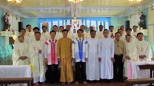 6 Maggio 2014  3 Salesiani Coadiutori e 2 chierici hanno fatto la loro Professione Perpetua. La celebrazione  stata presieduta da don Maurice Vallence, Superiore della Visitatoria di Myanmar (MYM), e concelebrata da 16 sacerdoti. Presente alla cerimonia mons. Charles Bo, SDB, arcivescovo di Yangon.