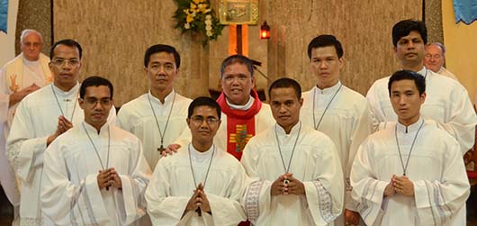 1 Maggio 2014  Don Eligio Cruz, Ispettore delle Filippine Nord (FIN), Professioni Perpetue di 8 chierici salesiani.