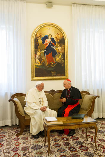 10 Agosto 2014 - Papa Francesco con il card. Fernando Filoni, Prefetto della Congregazione per lEvangelizzazione dei popoli, nominato inviato personale del Papa in Iraq