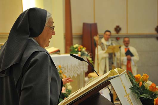 15 novembre 2014 - Sr. Yvonne Reungoat, Madre Generale delle Figlie di Maria Ausiliatrice, celebrazione eucaristica conclusiva del Capitolo Generale XXIII presieduta dal Rettor Maggiore dei Salesiani, Don ngel Fernndez Artime.