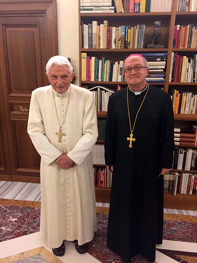 1 dicembre 2014 - Papa Emerito Benedetto XVI e mons. Enrico dal Covolo, SDB, Rettore magnifico della Pontificia Universit Lateranense.