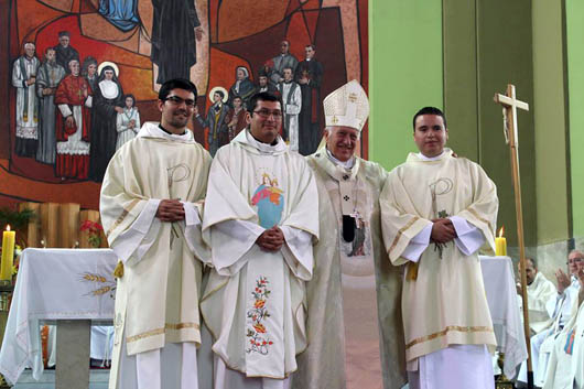 20 dicembre 2014 - Ordinazioni sacerdotale di Dario Navarro e diaconali di David Rivera e Marco Velsquez, officiate dal card. Ricardo Ezzati, arcivescovo di Santiago