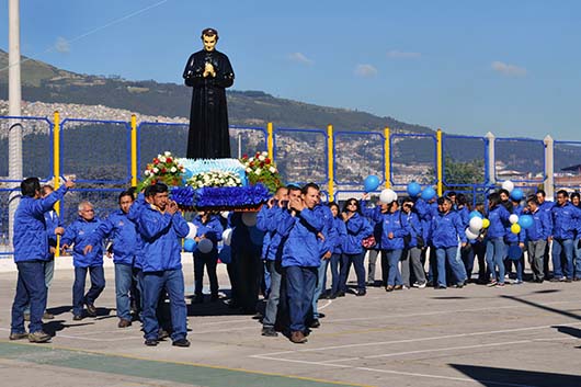 5 Gennaio 2015 – Cerimonia di apertura del Bicentenario della nascita di Don Bosco nel collegio tecnico Don Bosco di “La Kennedy”. 
