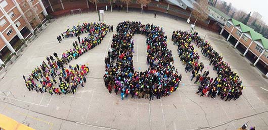 14 gennaio 2015 - Le scuole dei Salesiani e delle Figlie di Maria Ausiliatrice della Spagna sono state invitate a liberare in cielo dei palloncini per lanciare ufficialmente gli eventi celebrativi del Bicentenario della nascita di Don Bosco.