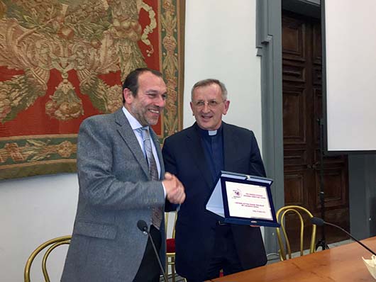 20 marzo 2015 - Don Francesco Cereda, Vicario del Rettor Maggiore, ritira il Premio Macchi 2015 per conto di Don ngel Fernndez Artime,  assegnato alla Congregazione salesiana dallAssociazione Genitori Scuole Cattoliche (AGeSC).