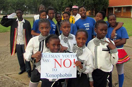 I giovani che frequentano le presenze salesiane a Maseru, in Lesotho, hanno manifestato contro xenofobia.
