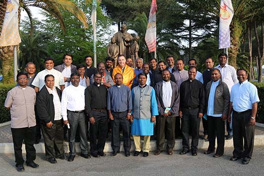 26 aprile 2015  Il Rettor Maggiore, Don ngel Fernndez Artime, con un gruppo di 27 salesiani dellIspettoria di Chennai, India.