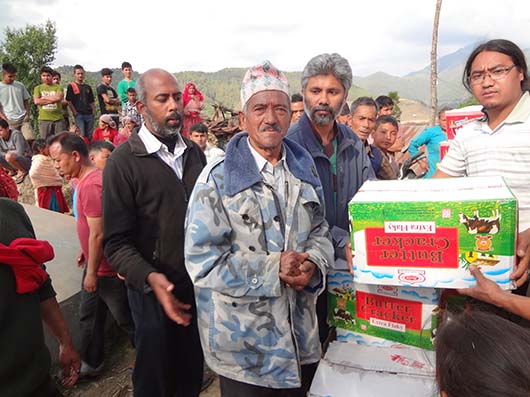 27 aprile 2015 - Il Don Bosco Rescue team, composto da due salesiani, tre membri dello staff e alcuni ragazzi dell`ostello, portano aiuti umanitari alla popolazione del villaggio denominato Lele.