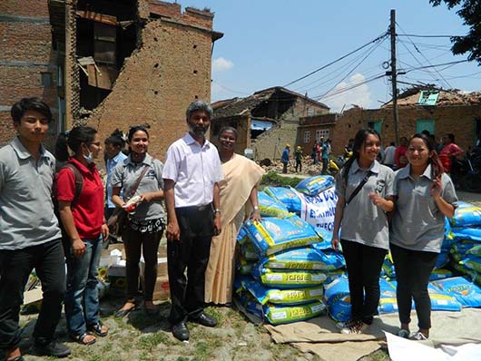 2 maggio 2015 - NEPAL DON BOSCO SOCIETY coordinati da don Jijo, SDB, portano aiuti umanitari alla popolazione colpita dal terremoto.