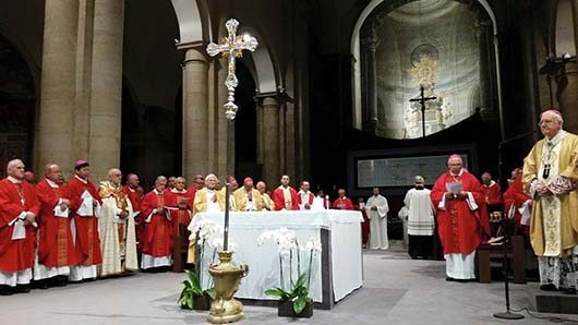 22 maggio 2015 - Solenne Eucaristia dei Vescovi Salesiani nel Duomo di Torino, davanti alla Sindone. Presiede l`arcivescovo di Torino, mons. Nosiglia
