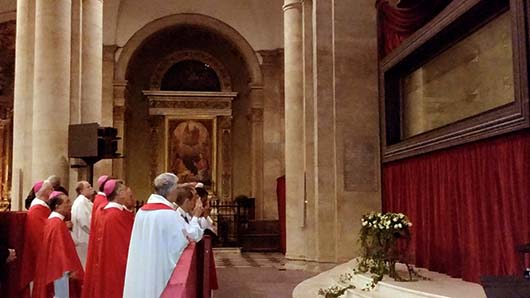 22 maggio 2015 - I vescovi salesiani in venerazione alla Sacra Sindone.