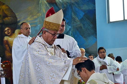 20 novembre 2015 – Per imposizione delle mani e preghiera consacratoria di mons. Misael Vacca Ramírez, vescovo della Diocesi di Duitama, č stato ordinato sacerdote il salesiano Ángel Francisco Pesca Pita.