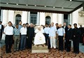 Città del Vaticano – 15 settembre 2004 – Papa Giovanni Paolo II insieme ai nuovi missionari salesiani che prenderanno parte alla 134ma spedizione missionaria.