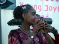 Addis Abeba, Etiopia  26 ottobre 2003  Una ragazza del gruppo di giovani che ha animato lo spettacolo in onore del Rettor Maggiore durante il Salesian Youth Festival.