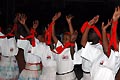 Nairobi, Kenya – 21 maggio 2006 – Giovani danzano.