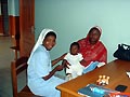 Yaoundé, Camerun – dicembre 2005 – Le Figlie dei Sacri Cuori di Gesù e Maria, fondate dal Beato don Luigi Variara, nella loro opera di assistenza sanitaria in favore della popolazione dei quartieri di periferia di Yaoundé.