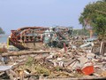 Ancora immagini del cataclisma del 26 dicembre 2004. Una sintesi della devastazione prodotta dal maremoto e dei soccorsi avviati per la prima emergenza in India, Sri Lanka e Thailandia. I salesiani ereanno coinvolti direttamente nell’opera di soccorso.