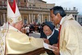 Giovanni Paolo II incontro con il Rettore Maggiore  don Chavez e la Superiora generale FMA madre Colomba 2004.