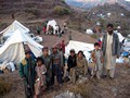 Manu Jafra, Pakistan  29 novembre 2005  Alcuni  dei terremotati accolti nel campo che assiste circa 200 famiglie di 4 piccoli villaggi. Lopera  stata possibile grazie allaiuto dei benefattori di tutto il mondo.