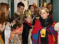 Bonn, Germania - 6 gennaio 2008 - La Visita dei Magi nel giorno dellEpifania. La tradizionale iniziativa dei ragazzi che girando di casa in casa hanno cantato, pregato e contrassegnato le porte con le iniziali dei Magi.