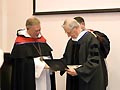 Berkeley, Stati Uniti - 25 gennaio 2008 - Le autorit accademiche della Dominican School of Philosophy and Theology hanno conferito al salesiano don Arthur J. Lenti, il Dottorato Honoris causa.