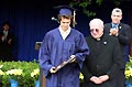 Bellflower, Stati Uniti – 21 maggio 2008 – Don Leo Baysinger, direttore della “St. John Bosco High School” insieme a Nathan Ruiz, alunno che ha ricevuto il premio San Domenico Savio.