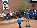 22 settembre 2008  Esercizio acrobatico di un giovane del Centre des jeunes di Gatenga in onore di don Guilherme Basaes, Consigliere regione Africa-Madagascar e del sig. Claudio Marangio, Economo Generale.