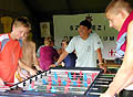 luglio 2006 – Giovani e animatori giocano a “calcio balilla”.