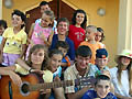 agosto 2006 – Giovani polacchi del Volontariato Internazionale Don Bosco del Centro Missionario di Varsavia insieme ad alcuni bambini albanesi.