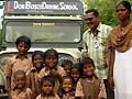 20 luglio 2009 - Bambini di etnia nomade accompagnati dalla loro insegnante della Don Bosco Technical School di Kurnool dellIspettoria San Giuseppe di Hyderabad (INH). 
