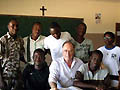 ottobre 2009 - Un missionario e gli animatori di Cotonou.