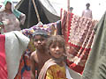 18 agosto 2010 - Bambini del campo di accoglienza per le vittime delle alluvioni.