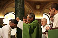 26 settembre 2010 - Don Pascual Chvez consegna il crocifisso missionario.