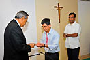 12 settembre 2011 - Don Pascual Chvez, Rettor Maggiore, consegna la medaglia ad un missionario.