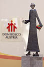 8-9 ottobre 2011 - Statua di Don Bosco, dell’artista austriaco Paul Mühlbauer. La statua, realizzata in 18 mesi, è alta 180 centimetri e pesa 100 kg.