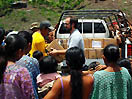 4 luglio 2012 - Donazione generi alimentari a famiglie di sfollati presso la comunit salesiana del municipio di San Pedro Carch.