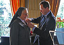 5 luglio 2012 - Madre Reungoat riceve la medaglia di Cavaliere della Legione dOnore dalle mani del sig. Bruno Jouberti, Ambasciatore di Francia presso la Santa Sede
