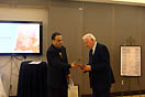2 ottobre 2012 - Il Salesiano coadiutore Andrew La Combe (a destra) riceve l`onorificenza dalla New Rochelle Art Association (NRAA).
