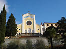 Chiesa e istituto salesiano Maria Ausiliatrice di Rijeka.
