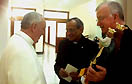 21 marzo 2013 - Il Rettor Maggiore, Don Pascual Chávez, e il suo Vicario, don Adriano Bregolin, sono stati ricevuti da Papa Francesco.