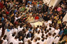 27 aprile 2013 - Chierichetti accolgo l`urna di Don Bosco.