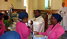 25 maggio 2013  Don Amrico Chaquisse, Superiore della Visitatoria salesiana del Mozambico, durante la promessa di un gruppo di nuove affiliate  dellAssociazione di Maria Ausiliatrice.