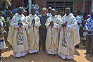 10 agosto 2013 - Ordinazione sacerdotale di 4 salesiani. Al centro, don Faustino Garca Pea, Ispettore AFO.