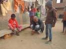 novembre 2013 – Don George Menamparampil gioca con i ragazzi del quartiere della parrocchia di Najafgarh, Ispettoria salesiana di New Delhi. 
