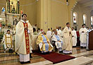 7 dicembre 2013 - Ordinazione sacerdotale dei salesiani scar Montero e Lenin Santa Cruz, per l`imposizione delle mani di mons. Gaetano Galbusera, SDB, del Vicariato Apostolico di Pucallpa